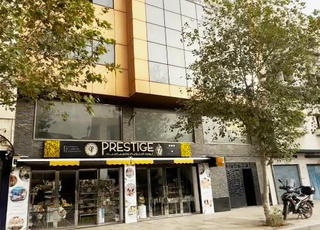 مكتب للكراء في الطابق الأول مساحة 100 متر