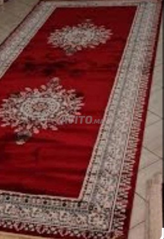 Tapis rouge de 5 m sur 2.50m excellent état 