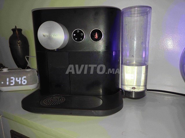 Machine à café NESPRESSO EXPERT 