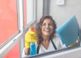 Agence (femme de ménage cuisinière nounou)