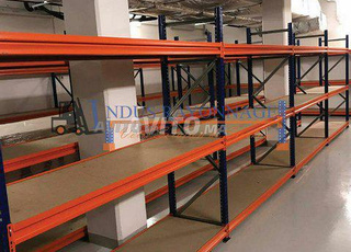 Rayonnage mi-lourd de reserve à moyenne charge