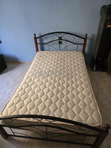 2 lits jumeaux avec matelas 