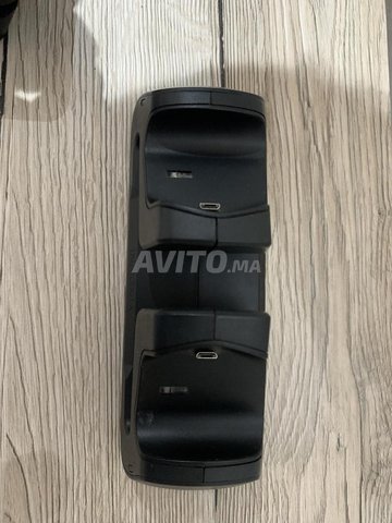 Ps4 2 manettes avec 3 jeux cd