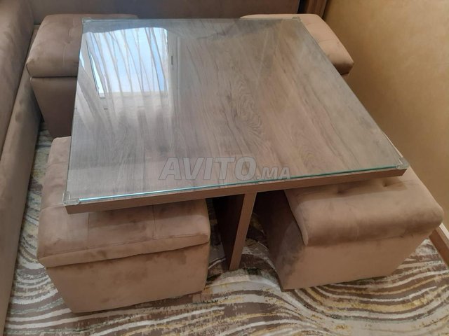 Table basse avec 4 pouffes
