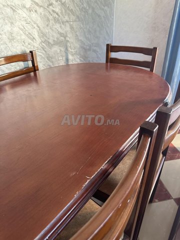 Table à manger à 6 chaises 