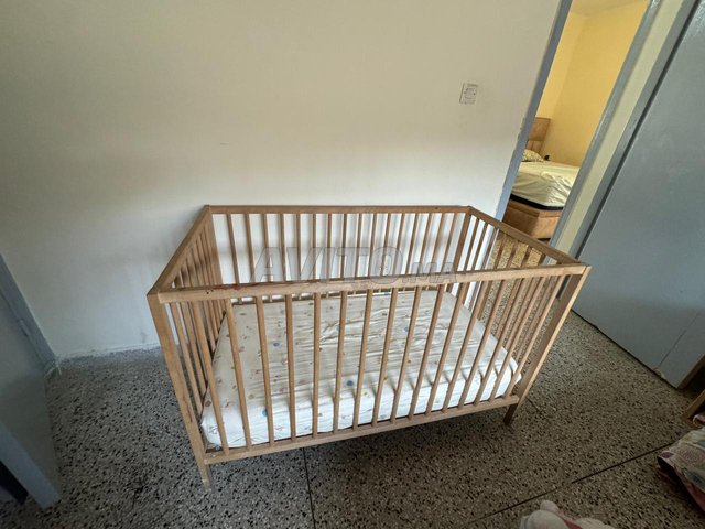 lit pour bébé avec matelat
