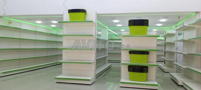 PRESENTOIR/ETAGER POUR MAGASIN /PHARMACIE/SUPERETT