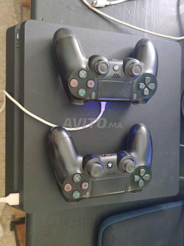 PS4 2 MANETTES avec Jeux