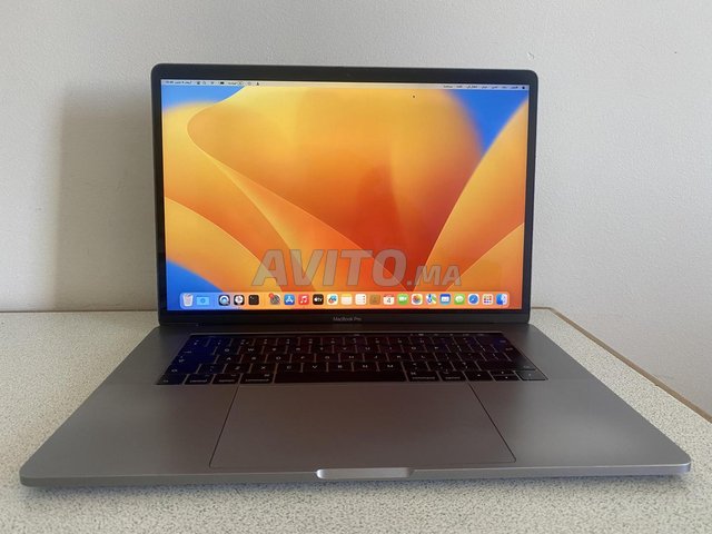 MAC BOOK PRO 15 -INCH