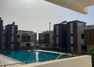 très joli Triplex neuf à vendre 375m avec jardin