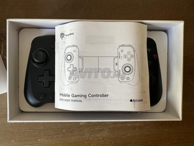 Mobile gaming controller