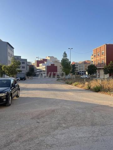 عرض قطعة ارضية للبيع 3 طوابق قرب اهلان 