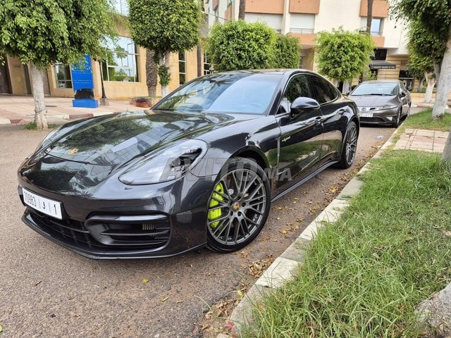 Voiture Porsche Panamera  à Rabat  Hybride