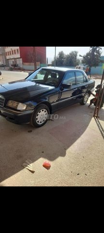 Mercedes-Benz 220 occasion Diesel Modèle 