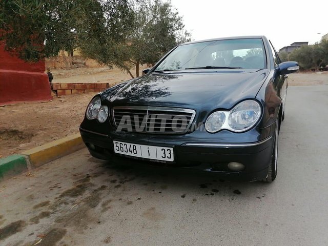 Mercedes-Benz 220 occasion Diesel Modèle 