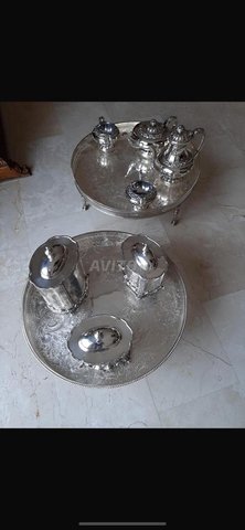Deux plateaux en argent massifs 