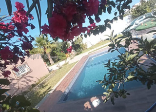 maison bien équipé avec piscine