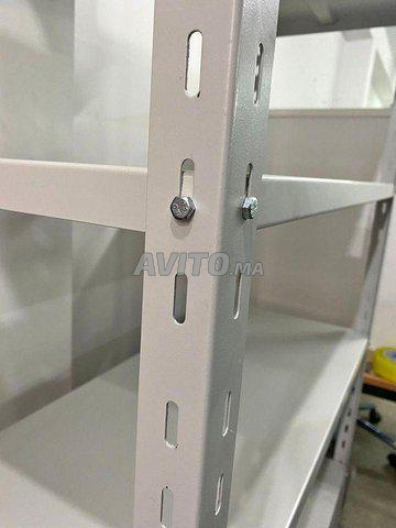 RAYONNAGE LEGER EN METAL