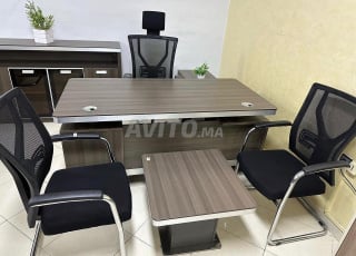 Bureau avec retour d'importation