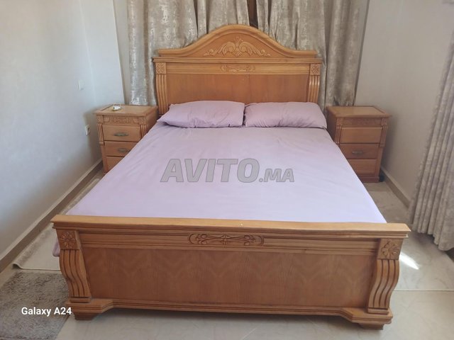 chambre à coucher très bon état bois letr 