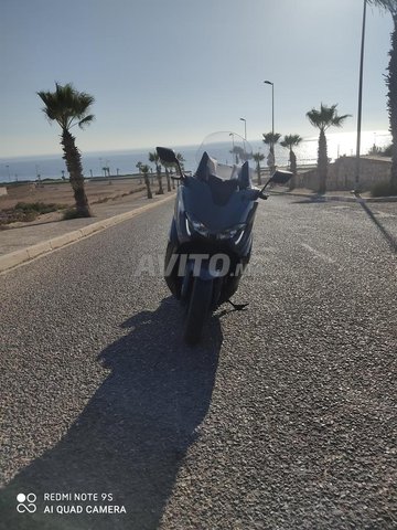 YAMAHA TMAX 560 AKRAPOVIC