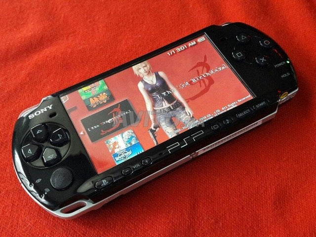 PSP SLIM COMME NEUF PLEIN DE JEUX GARANTIE