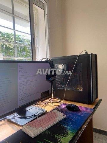 pc gamer avec écran souris clavier tapis de souris