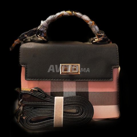  Sac à main de petite taille, élégant et tendance.