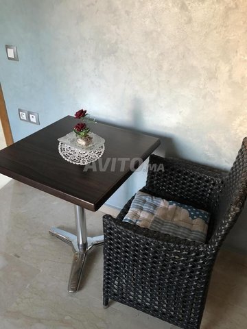 Ensemble terrasse: Table haute + chaises à saisir !
