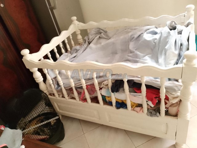 Lite en bois pour bébé