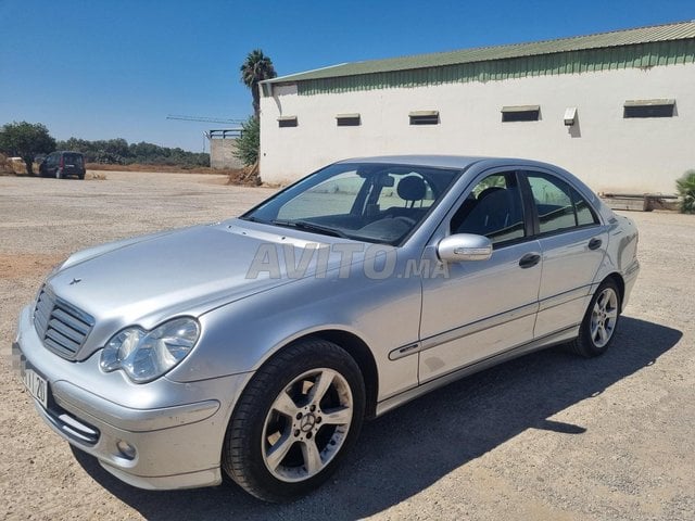 Mercedes-Benz 220 occasion Diesel Modèle 