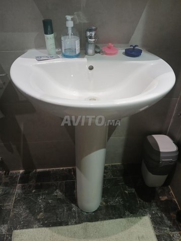 lavabo marque Jacob delafon avec robinet 