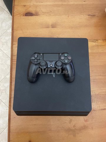 PS4 slim avec manette originale 
