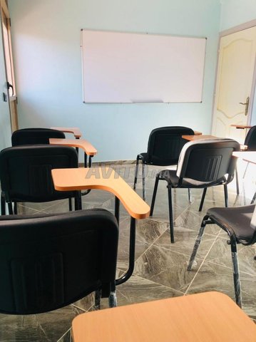 les chaises avec tablété écritoire