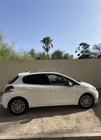 Peugeot 208 occasion Diesel Modèle 