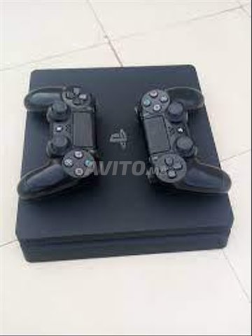 PlayStation 4 Slim 500Gb avec 2 manettes, FIFA 23
