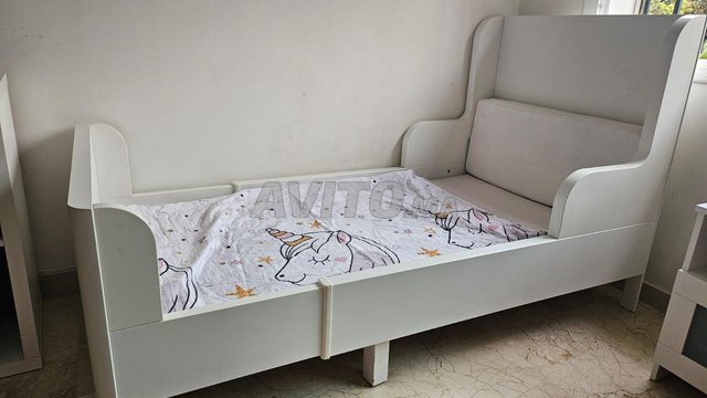 Lit avec matelas extensibles 