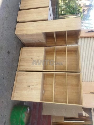 Armoire en bois beige