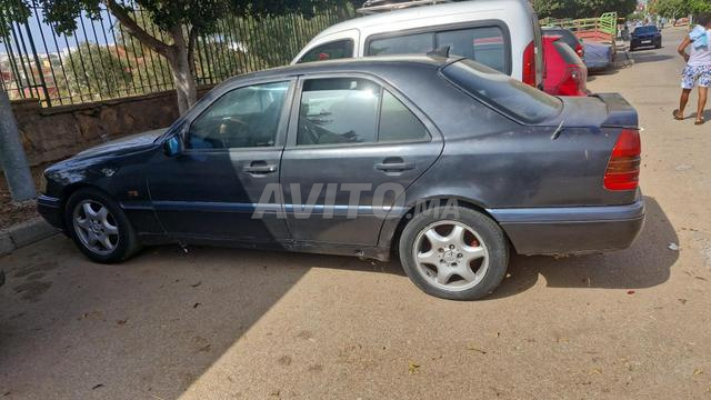 Mercedes-Benz 220 Diesel Manuelle 1994 à Salé