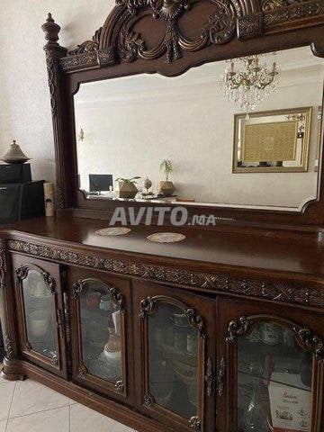Buffet en bois bon état avec grand miroir 