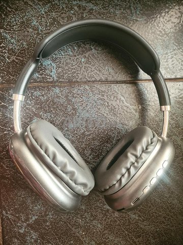 Casque Bluetooth P9 Plus Stéréo noir en bon état 