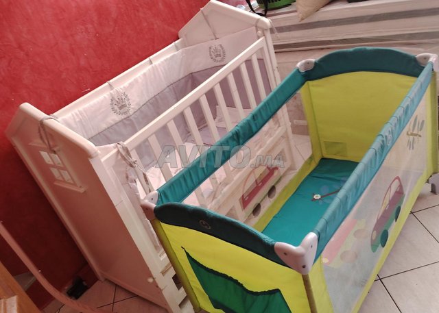 lit bébé et parc de jeu