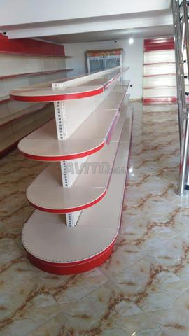 رفوف عالية الجودة لتنضيم وعرض المنتجات