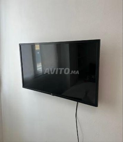 playstation 4 slim 1000 GB 2 manette  tv 28 pouce 