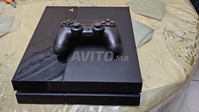 PS4 avec une manette