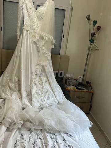 robe de mariée en perles faite à la main