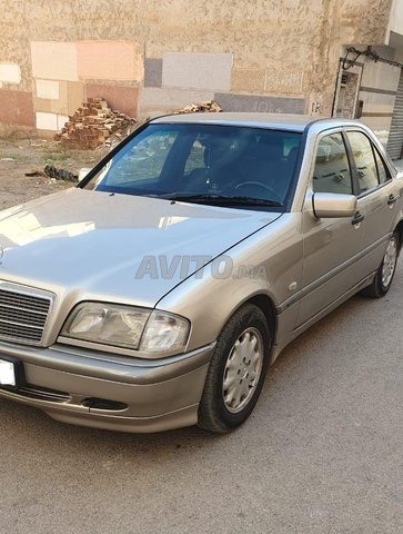 Mercedes-Benz 220 occasion Diesel Modèle 