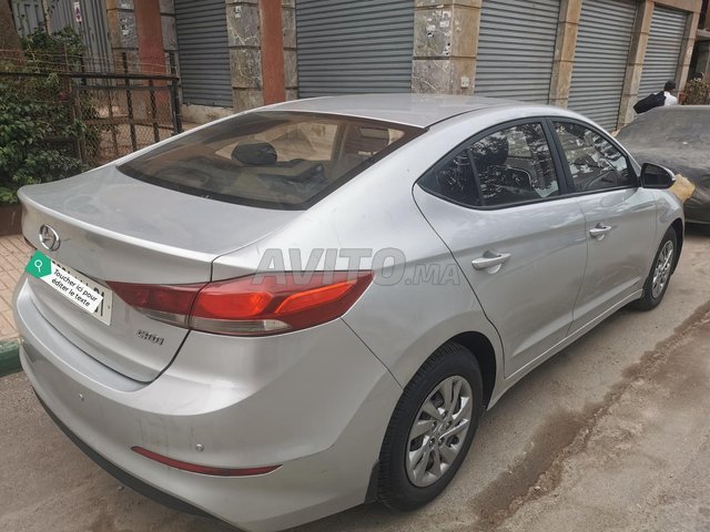 Hyundai Elantra occasion Diesel Modèle 