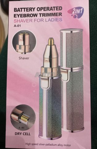 EPILATEUR ET TONDEUSE A SOURCILS