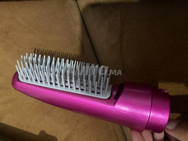 Une brosse a séché les cheveux 